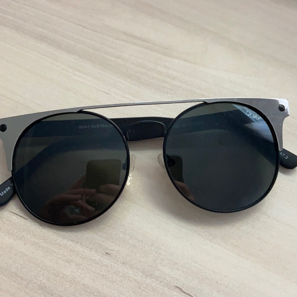 Quay sunglasses metal frame look